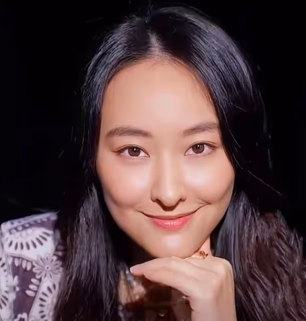 香港知名女星被質疑整容!錄視頻鼻子變長鼻翼變窄,臉部也變僵硬