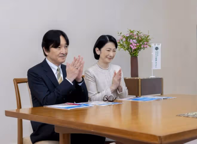 紀子罕見發火，拒絕閃光燈拍攝，皇嗣妃扛不住強大壓力