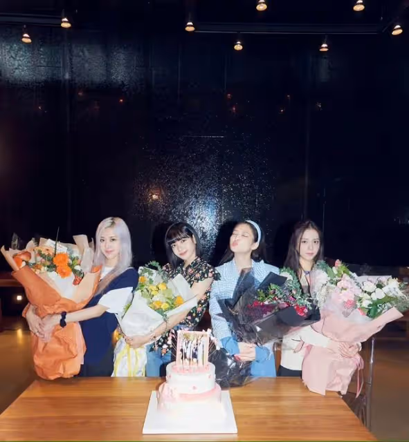 Blackpink出道初期大片VS最新大片，眼神氣場大變，從青澀到沉穩