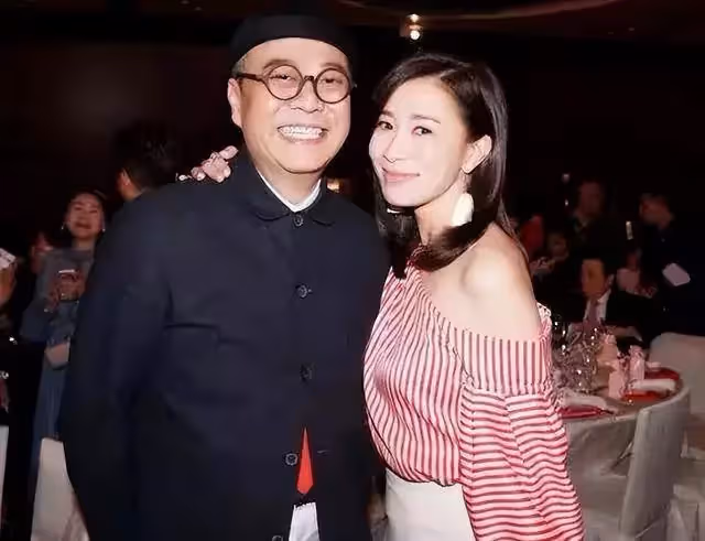 佘詩曼47歲生日，歐陽震華連續11年送祝福，心急對方仍沒有另一半