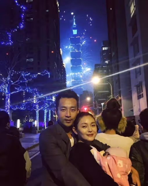 45歲大s近照顏值重回巔峰！暴風減重30kg，居然比小s更像妹妹，網友：根本「重回杉菜」