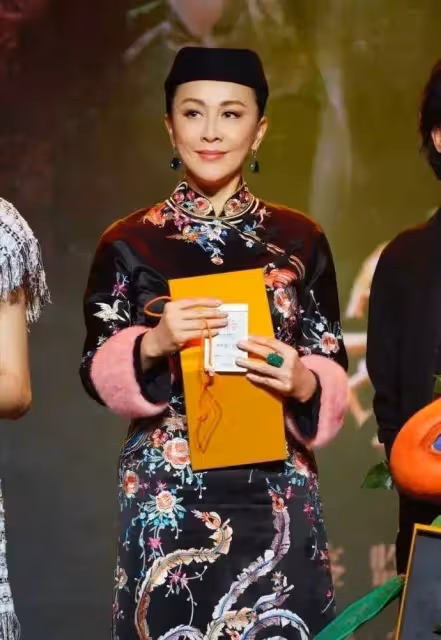 穿旗袍，真顯身材，把劉嘉玲關曉彤等旗袍裝放一起看，差別出來了