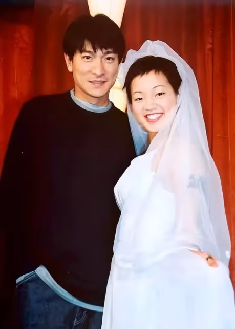 「人生贏家」阿雅:綜藝和劉德華辦婚禮,後嫁活佛老公收獲幸福,最不起眼的阿雅,反倒成為了人生贏家