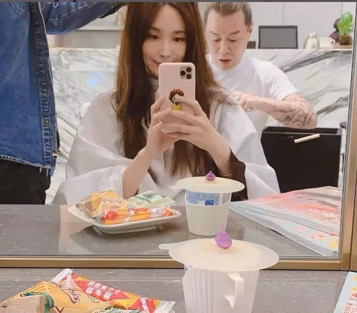 吳佩慈分享美食,向外界展現奢華的生活,比洗米嫂過得滋潤
