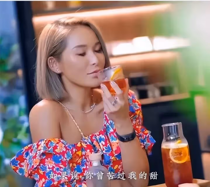 吳佩慈分享美食，向外界展現奢華的生活，比洗米嫂過得滋潤