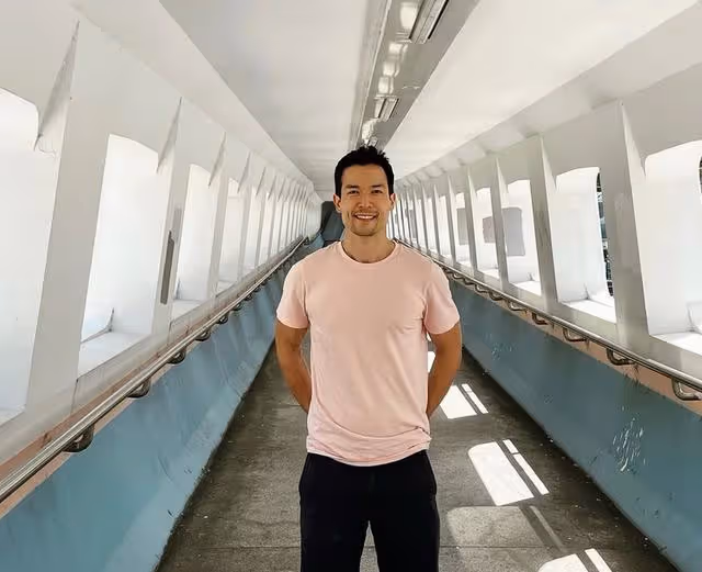 突發！TVB混血男星被曝將要離巢，計劃重回年薪200萬的機長崗位