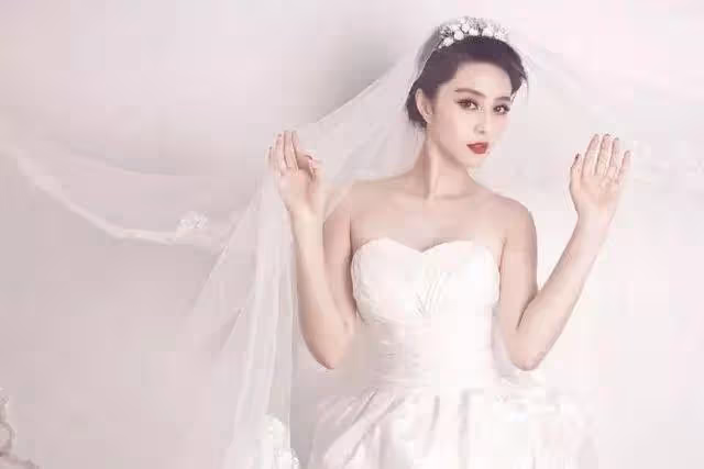 范冰冰當年婚紗照曝光,五官絕美到落淚,一生真愛難求太可惜!