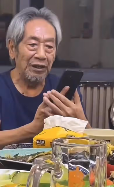 73歲王奎榮聚會秀女兒!7歲王芊霓大方可愛,遲志強喝暈趴桌不起