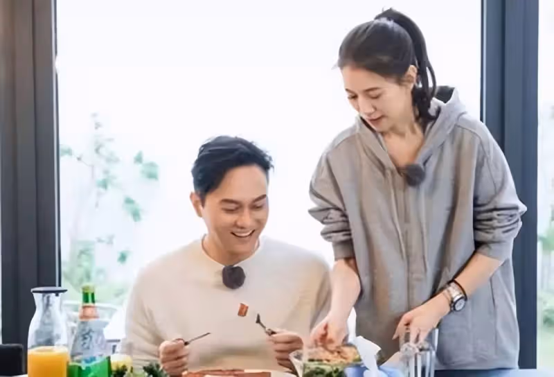 袁詠儀曬照皮膚「保鮮」似少女,癢膚秘訣竟和丈夫有關,結婚18年仍如初戀羨煞眾人