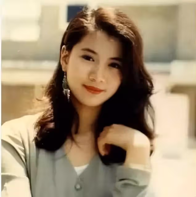 袁詠儀曬照皮膚「保鮮」似少女,癢膚秘訣竟和丈夫有關,結婚18年仍如初戀羨煞眾人