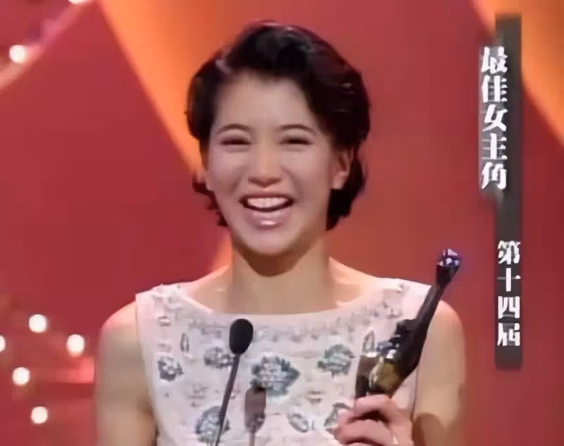 袁詠儀曬照皮膚「保鮮」似少女,癢膚秘訣竟和丈夫有關,結婚18年仍如初戀羨煞眾人