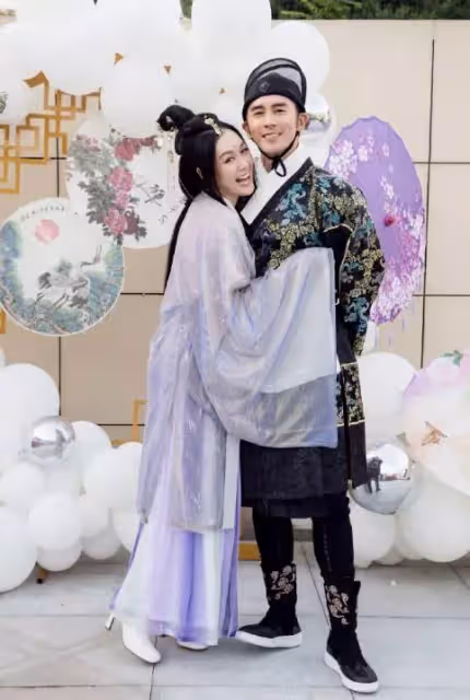 51歲鐘麗緹穿緊身衣跳熱舞!被吐槽尷尬油膩「像肉粽」,本尊自信回復「不穿塑料袋了」