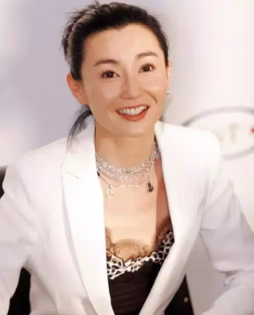 57歲張曼玉的天然臉崩了!面部「凹陷」素顏模樣好真實,氣質依舊迷人,網友:不打針的臉,太有韻味