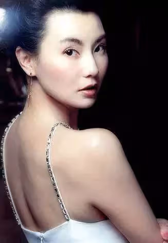 57歲張曼玉的天然臉崩了!面部「凹陷」素顏模樣好真實,氣質依舊迷人,網友:不打針的臉,太有韻味