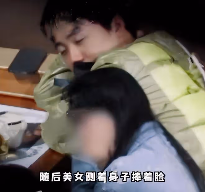 郭麒麟出席活動排場大!身邊站兩排人保護,保鏢粗魯推擠圍觀人群