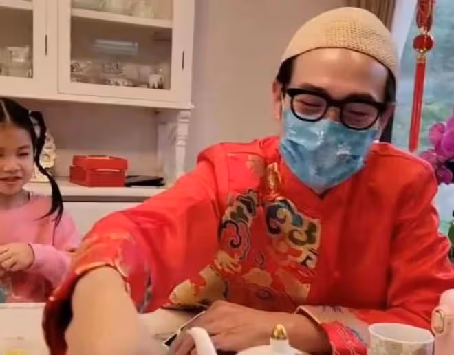 郭晉安行為引爭議!當眾硬扯陳豪口罩,對方為保護家人口罩不離身