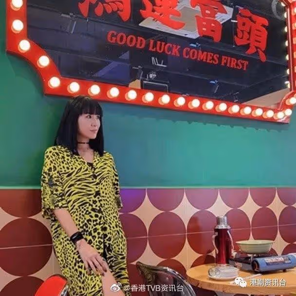 楊明內地隔離減磅成功!鄧佩儀美國開唱網民擔心離巢