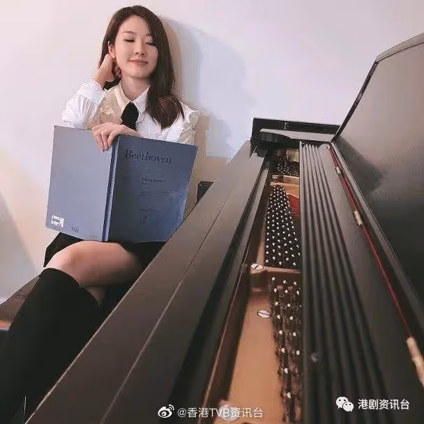 楊明內地隔離減磅成功!鄧佩儀美國開唱網民擔心離巢