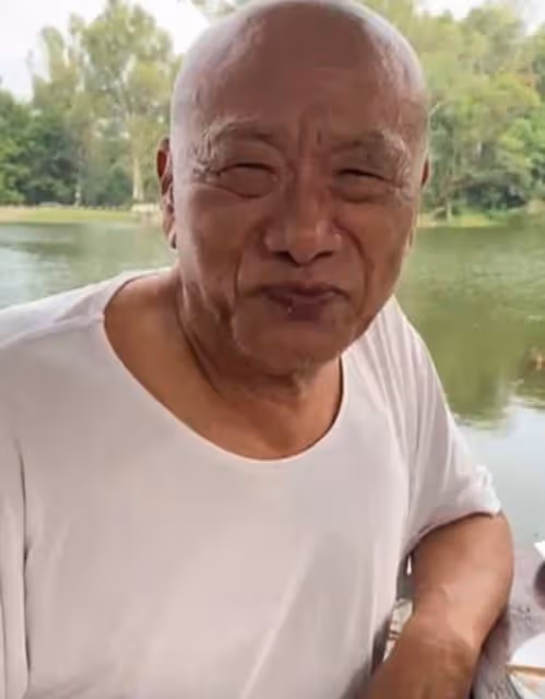 77歲凌峰罕露面精神好，獨居泰國買公寓養老，與小18歲妻子已斷聯