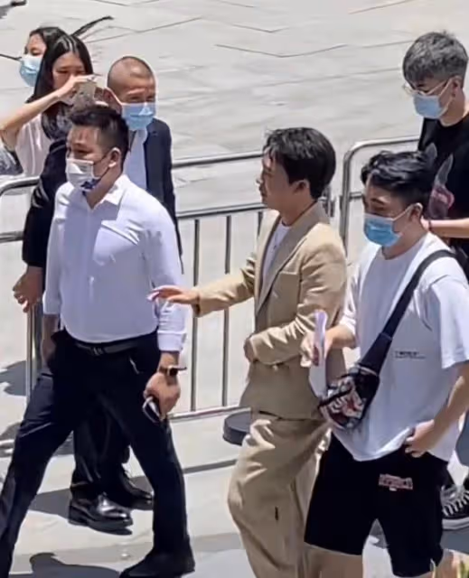 26歲郭麒麟生圖曝光，打扮成熟身材圓潤，網友：只有165嗎？