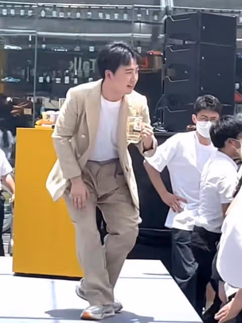 26歲郭麒麟生圖曝光，打扮成熟身材圓潤，網友：只有165嗎？