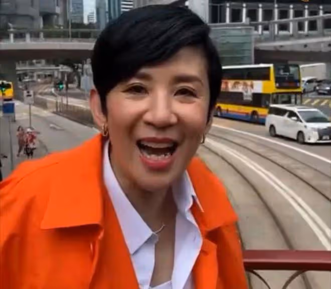 吳君如跟鄭中基現身銅鑼灣，上千人跟著追，網友：不至於吧？