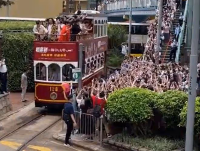 吳君如跟鄭中基現身銅鑼灣，上千人跟著追，網友：不至於吧？