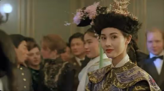 李嘉欣素顏照曝光,剪齊劉海換新發型,額頭渾圓雙眼皮變寬,網友:這才是最真實的狀態