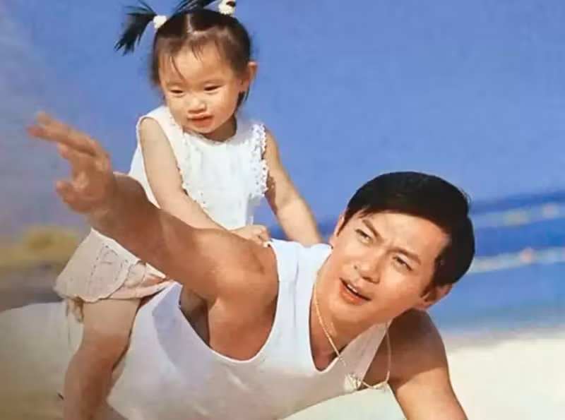 江華26歲女兒罕露臉!避開老爸基因五官更像媽媽,熱愛唱歌卻不被欣賞,親吐外貌太平凡