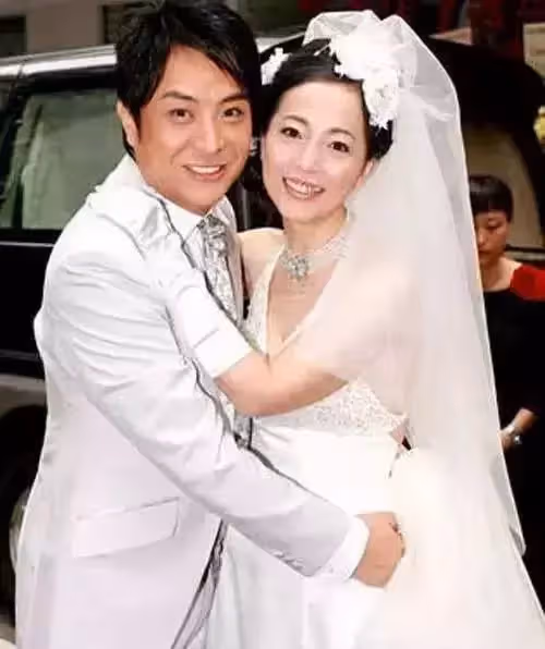19歲出道!「差點被解僱」與林正英虐戀情深 後成為最醜星女郎 「41歲嫁痴情富商」至今無子