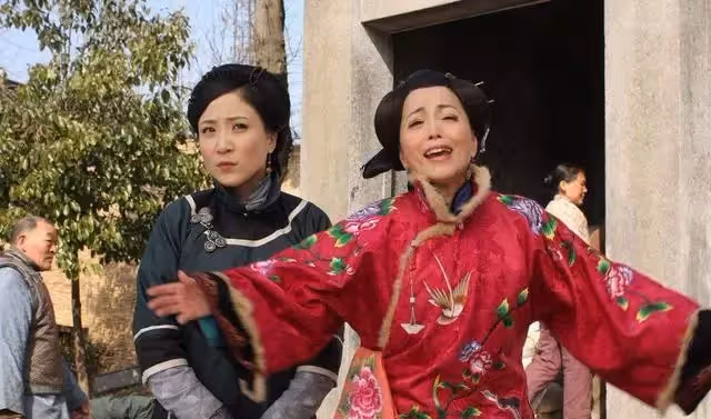 19歲出道!「差點被解僱」與林正英虐戀情深 後成為最醜星女郎 「41歲嫁痴情富商」至今無子