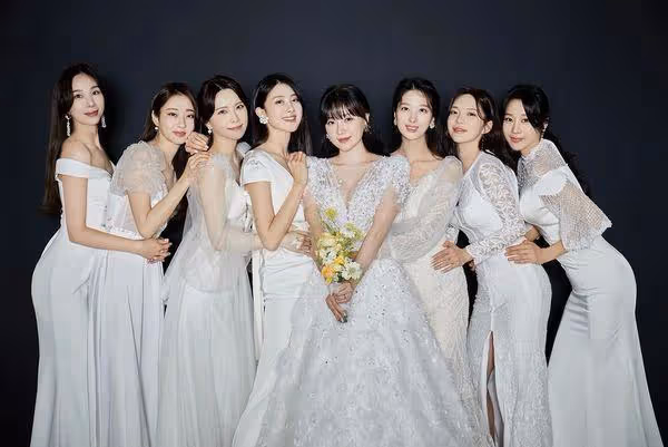 韓女團「老么成員」出嫁 解散後重聚拍婚紗⋯粉絲見完整體哭出來