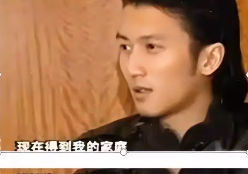 張柏芝大兒子長成變「翻版謝霆鋒」！五官「精緻帥氣」已超過爸爸，與弟弟可繼承10億家產