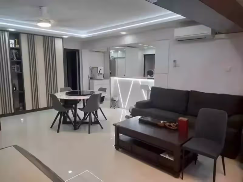 62歲TVB老戲骨與妻子因戲結緣，豪擲400萬在新加坡置業，為歸國兒子布置「安樂窩」，全網暖哭：二十四孝好爸爸