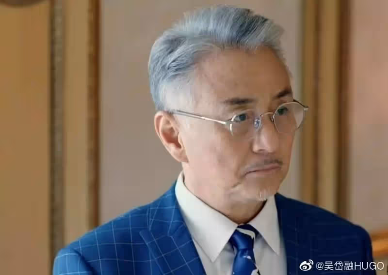 62歲TVB老戲骨與妻子因戲結緣，豪擲400萬在新加坡置業，為歸國兒子布置「安樂窩」，全網暖哭：二十四孝好爸爸