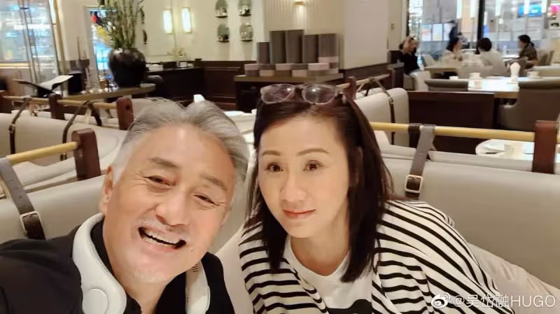 62歲TVB老戲骨與妻子因戲結緣，豪擲400萬在新加坡置業，為歸國兒子布置「安樂窩」，全網暖哭：二十四孝好爸爸