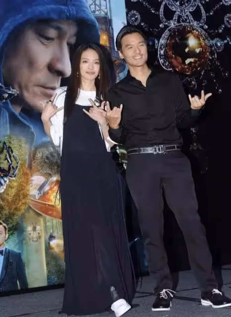又被舒淇的「大膽」震住!領口開到腰+大露背的連衣裙,網友:只有她hold得住