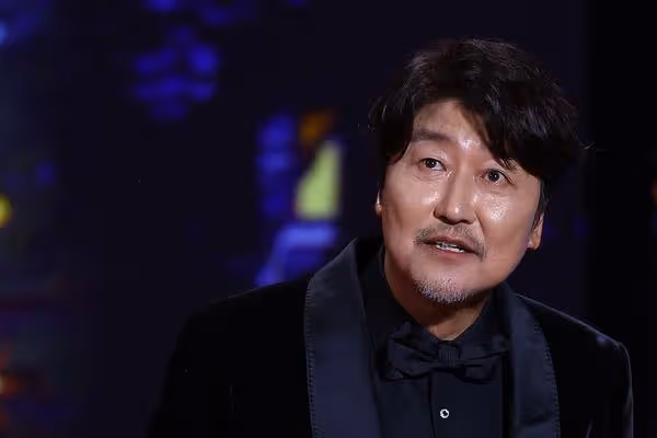 恭喜！宋康昊奪坎城影帝！湯唯、IU擦身后冠 名單驚見「華為二公主」