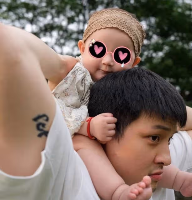 寇世勛父子罕同框，38歲寇家瑞高大帥氣，寶寶已2歲仍沒定婚期