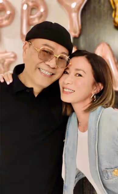 佘詩曼生日喝到滿臉通紅，摟文頌嫻歐陽震華合影，鮑魚魚翅擺滿桌