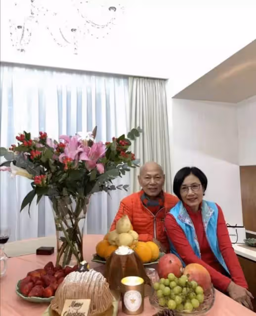 74歲汪明荃近況曝光，一家三口齊出鏡，住4億豪宅穿2萬波鞋親下田拔蘿蔔