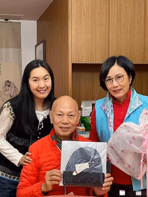 74歲汪明荃近況曝光，一家三口齊出鏡，住4億豪宅穿2萬波鞋親下田拔蘿蔔