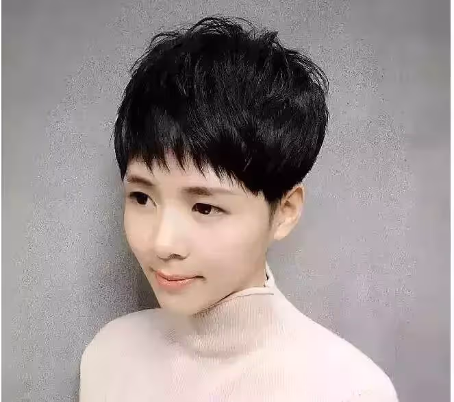 奔四奔五的女性，如果有白頭髮，儘量別留4種髮型，顯老沒氣質！