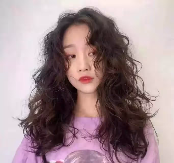 奔四奔五的女性，如果有白頭髮，儘量別留4種髮型，顯老沒氣質！