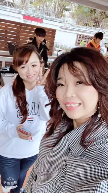 《紅人榜》女星勇破20關出專輯，全為了失智母回家鄉席開百桌，一看到媽媽忍不住眼眶泛淚