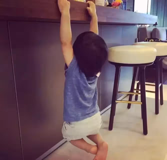 林志穎上億的豪宅，被稱為全球最智能的私宅，客廳擺放賽車太獨特
