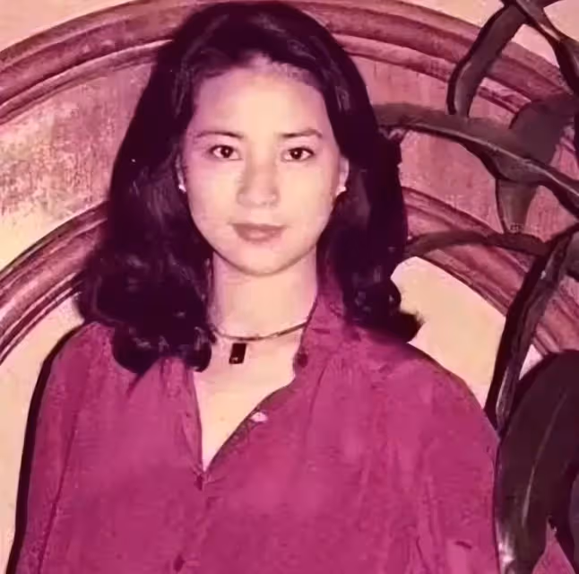 爆紅時為成龍隱婚生子，被吳綺莉威脅卻堅持不失婚，林鳳嬌默默無聞幾十年，是個狠角色！