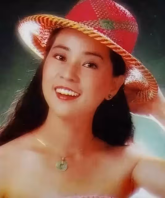 爆紅時為成龍隱婚生子，被吳綺莉威脅卻堅持不失婚，林鳳嬌默默無聞幾十年，是個狠角色！