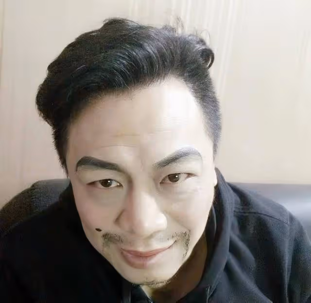 香港知名男星宣告復出!身材消瘦精神佳,三年前不幸中風一度險死