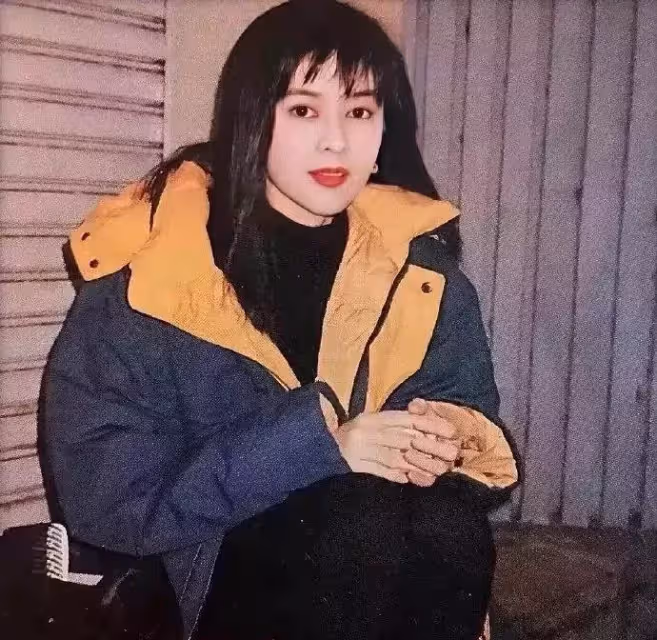 真的是人生贏家!關之琳身價超過5億,與男模親密合照惹人遐想,網友:60歲仍然有愛情?